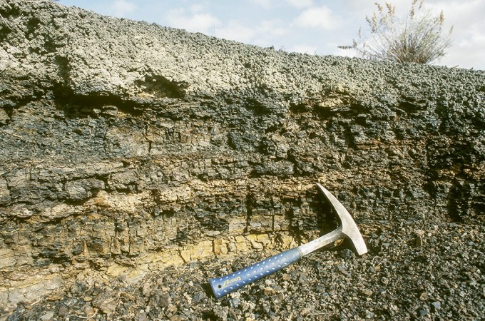 A photograph showing the rock layer containing geochemical evidence of an asteroid impact 66 million years ago.